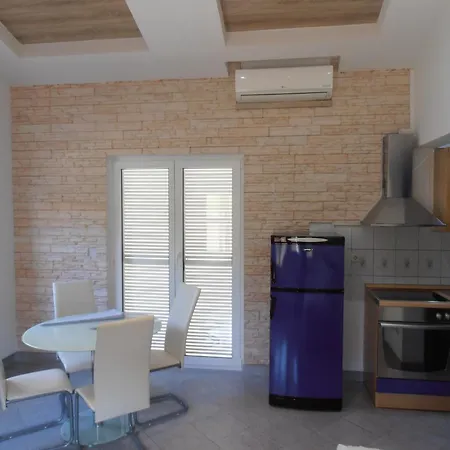 Holiday home Ines 1 *